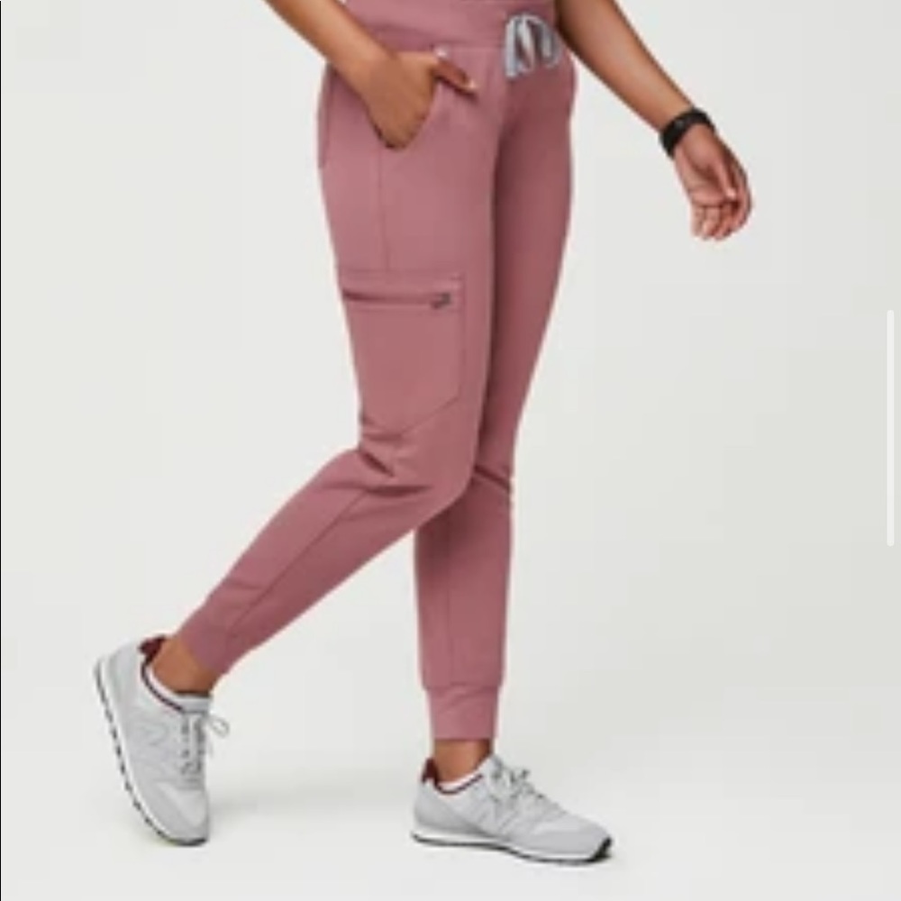 FIGS scrub set in mauve! Sold out LE NWT